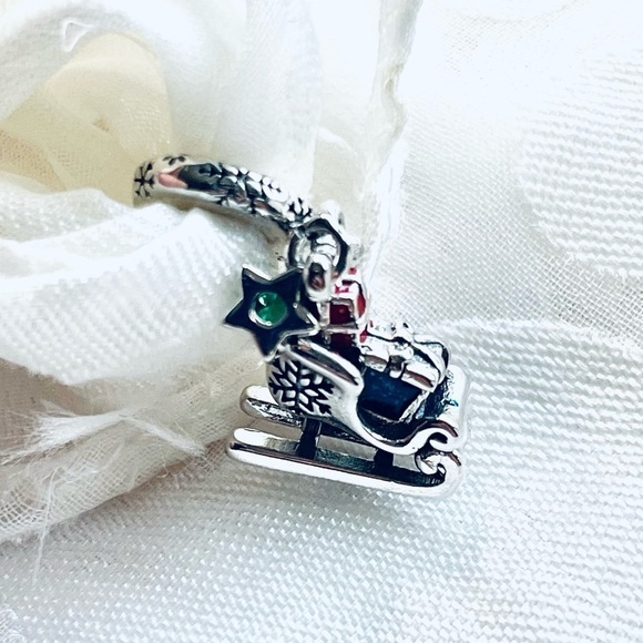 🎅 NWOT Santa Sleigh Charm 🛷Christmas - Picture 9 of 16